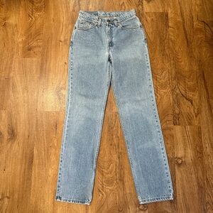 Vintage 512 Slim Fit Straight Leg Levi’s Jeans. Paper Tag 7 Jr. L. 26 x 31.